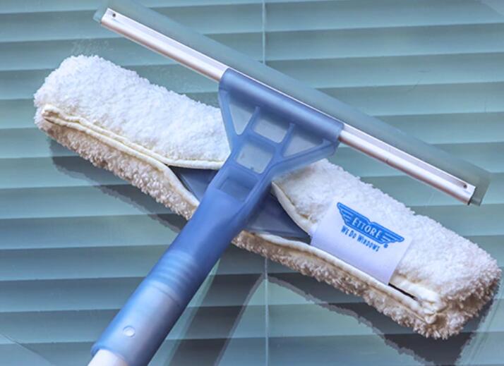 Scrubbing wand to clean windows