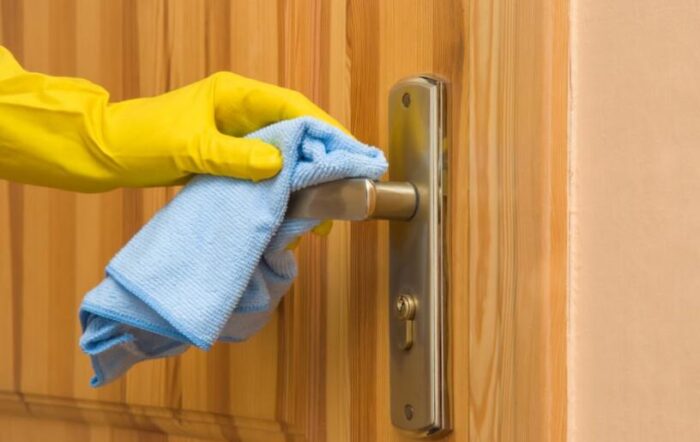 cleaning door nobs