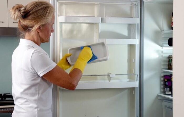 how to clean fridge